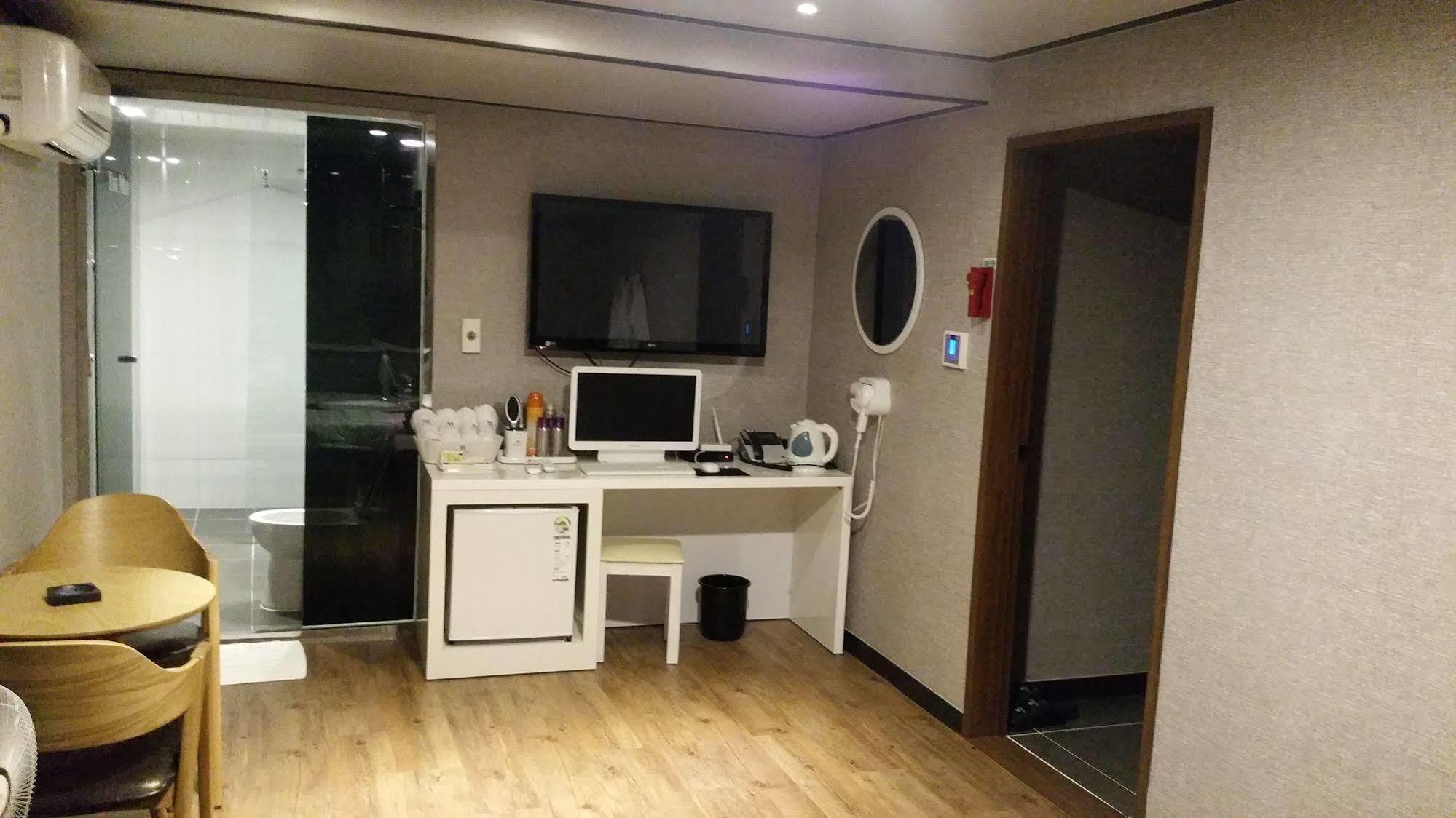 The May Hotel Busan Esterno foto